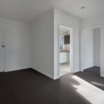 Cum influențează calitatea ușii confortul acustic din locuință