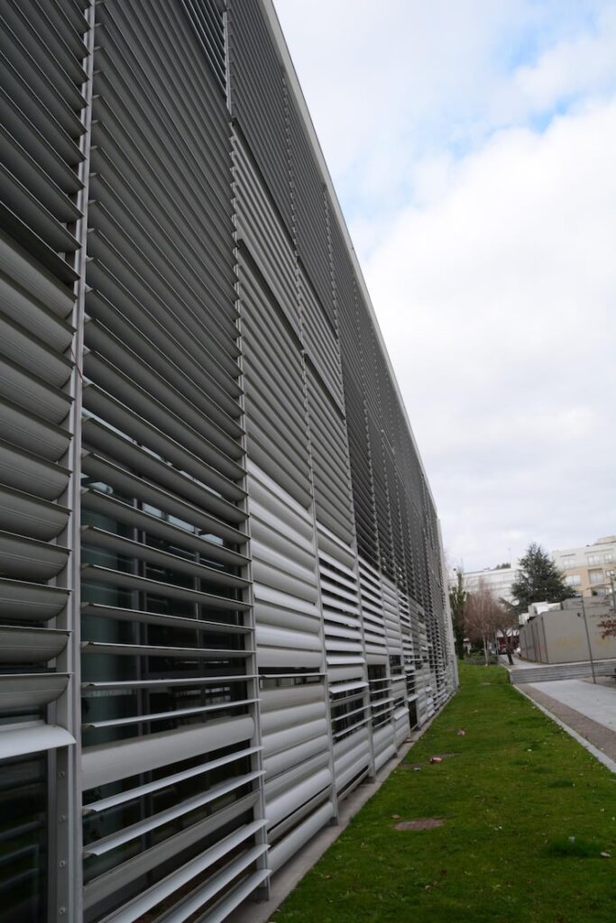 Acasă 53 Sisteme de umbrire eficiente pentru spațiile comerciale