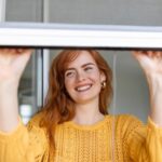 Plase antiinsecte pentru uși vs. pentru ferestre – ce trebuie să știi